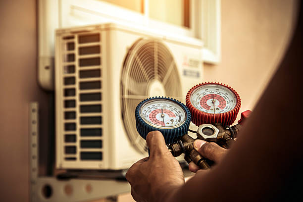 Professional Hvac technician working in El Jobean, FL